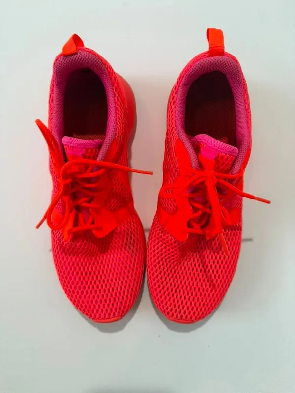Nike Women's Running Shoes Roshe One Hyper Breathe 'Total Crimson' 833826-800 - Image 3