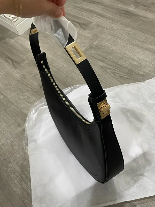Black Adjustable Shoulder Bag - Image 3