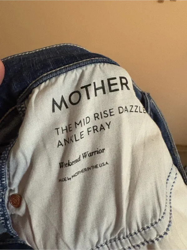 Mother Mid-Rise Dazzler Ankle Fray Jeans in Weekend Warrior - Image 6