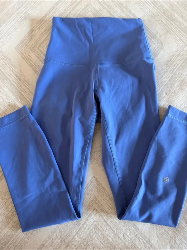 Lululemon Women’s Size 0 Vibrant Blue Purple Leggings 22” Inseam - Image 2