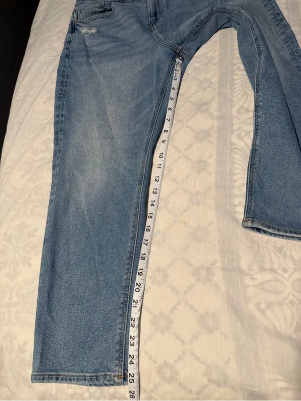 American Eagle Outfitters Women's Light Wash mom jeans size 10 short - Image 7