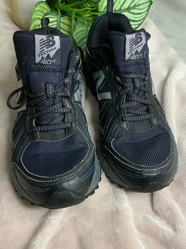 New Balance 410v5 Mens Sneakers Shoes Size 9.5 (used) - Image 2
