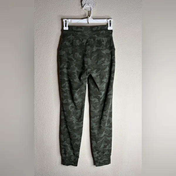 Lululemon Ready to Rulu Jogger 28” Heritage Camo Dark Olive Green Twill size 2 - Image 3