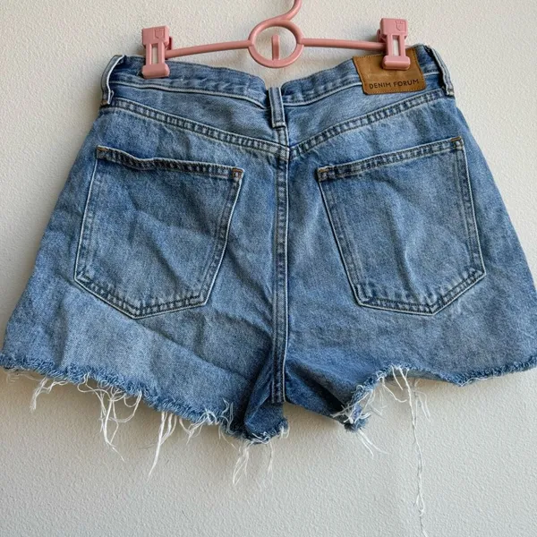 Aritzia Denim Forum The Joni Loose Short Denim Short Size 27 Blue Button Fly - Image 4