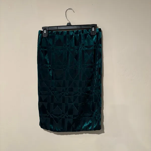 Lily White Velvet Pencil Skirt | Size: Medium - Image 2