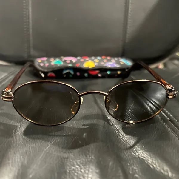 Stylish Brown Oval Sunglasses Black - Image 2