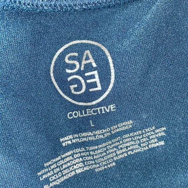 Sage collection athletic top size large - Image 4