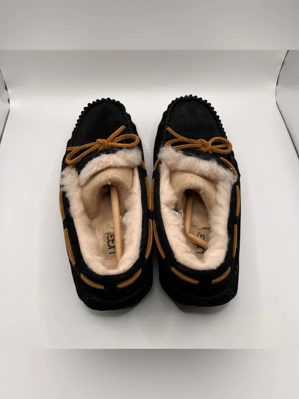 UGG Womens Dakota Slipper Black Suede Size 7 excellent condition - Image 6