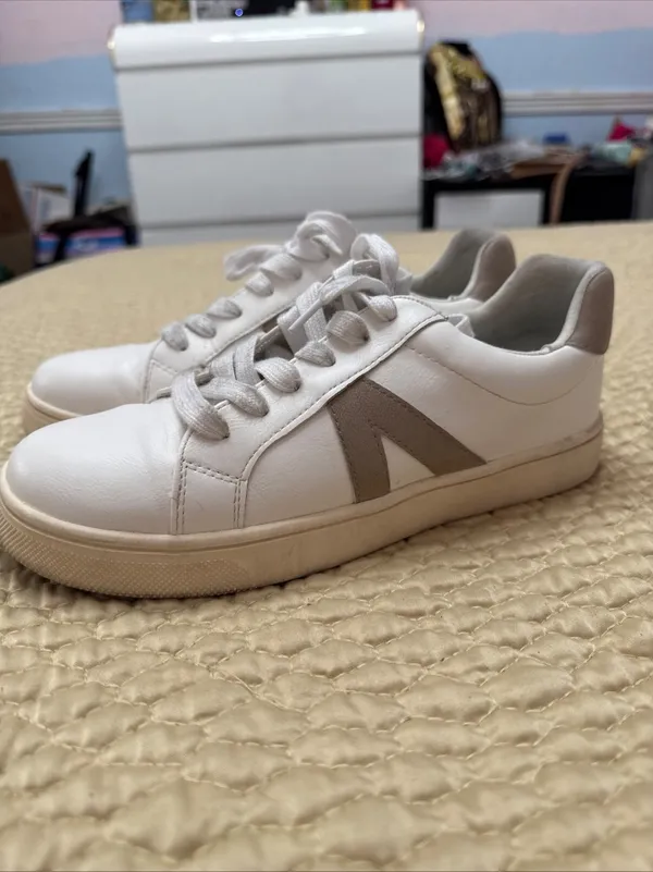 Share Women’s Mia Italia Low Top Sneaker Shoes Sz 8M White & Cream - Image 6