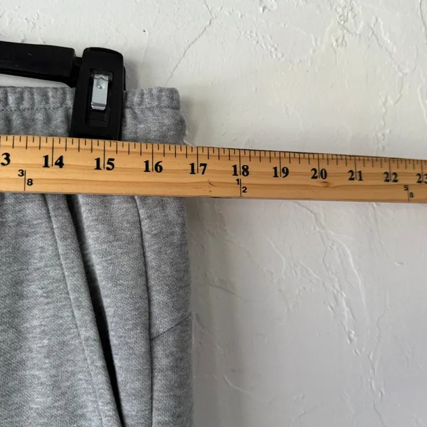 Puma Women's Gray Sweatpants Joggers Size L Logo Drawstring‎ Cuffed Athletic - Image 8