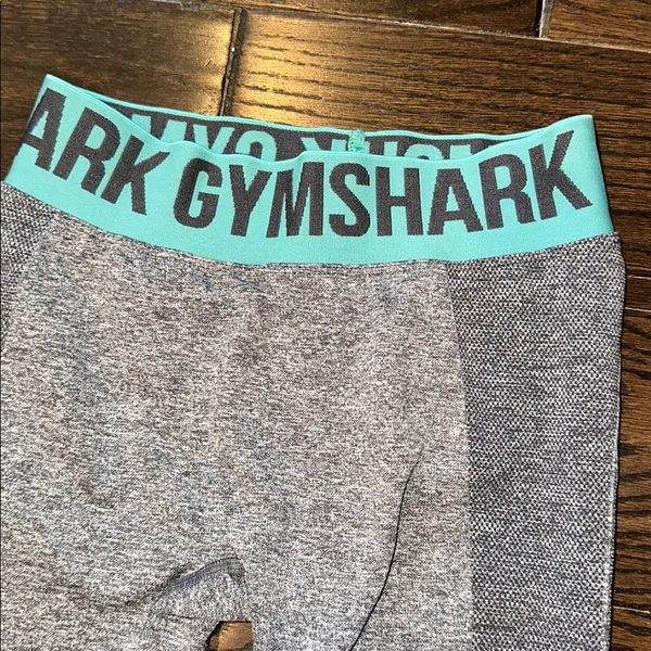 Gymshark Heather Gray athletic Shorts with Aqua Waistband size xsmall - Image 4