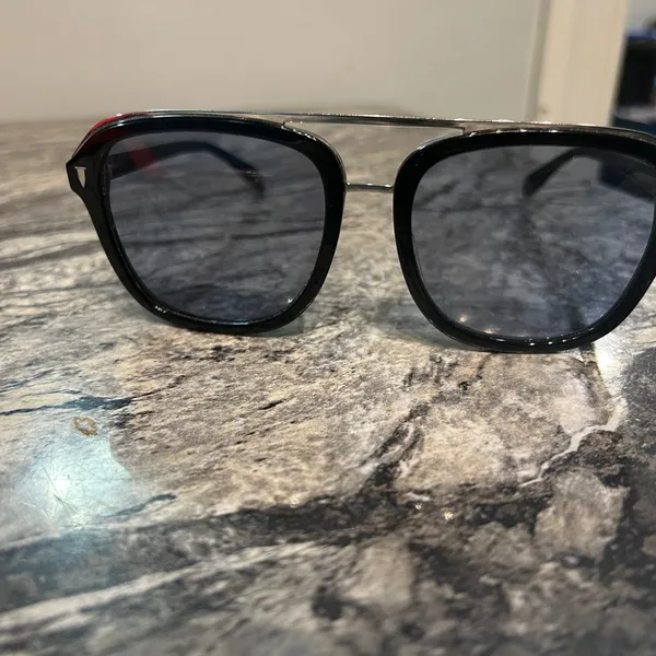Classic Black Sunglasses - Image 3