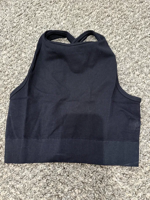 Black tank top - Image 2