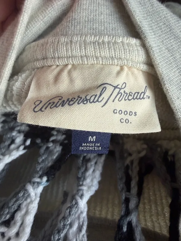 Universal Threads Light cream mock neck women’s sweater - Image 2