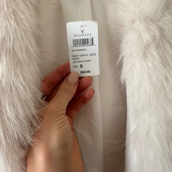 Ivory Faux Fur Cropped Jacket - Image 4