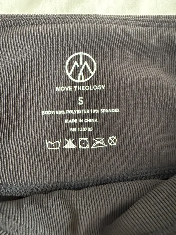 Move theology ribbed biker short with ribbed low cut back bra - Image 3