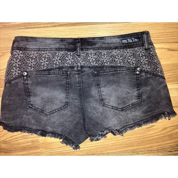 L.E.I Ashley Low Rise Cut-Off Denim Short Women's Junior Size 11 Black‎ Raw Hem - Image 2