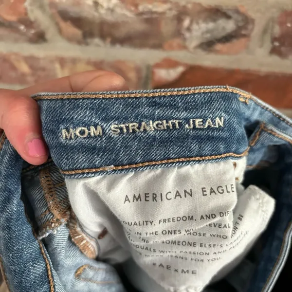 American Eagle Mom Straight Jeans High Rise Medium Wash - Image 8