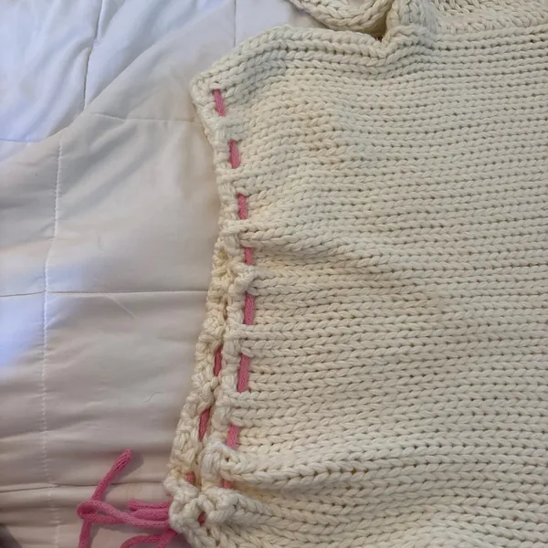 Beginning Boutique cute pink and white sweater with adjustable pink ties - Image 5