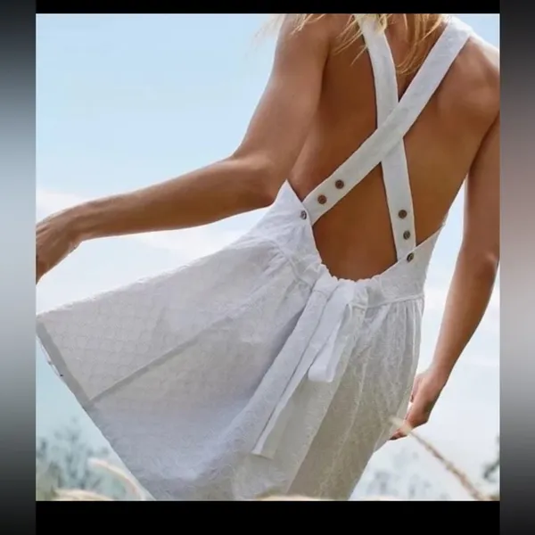 Free People free-est Va Va Volume Mini Dress in White. Size X-Small - Image 4