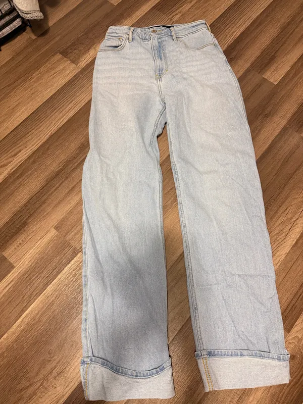 Hollister High-Rise Straight Jeans - Image 4