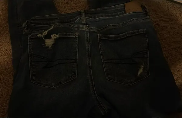 American Eagle ripped jeans - Image 3