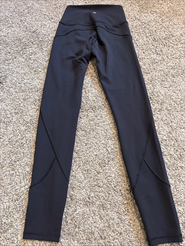 Lululemon In Movement Tight 25" *Everlux size 2 - Image 3