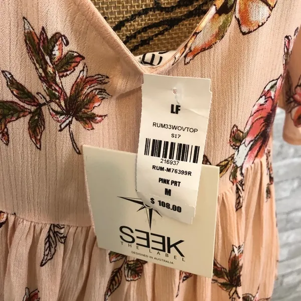 LF Seek the Label Floral Crop top - Image 3