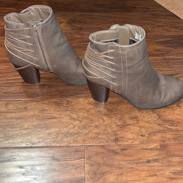 Women’s Madden Girl Deliite brown zip up ankle boots size 8 spring fall casual - Image 4