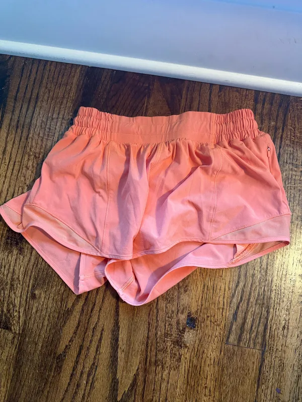 Lululemon Shorts Hotty Hot 2.5" - Image 3
