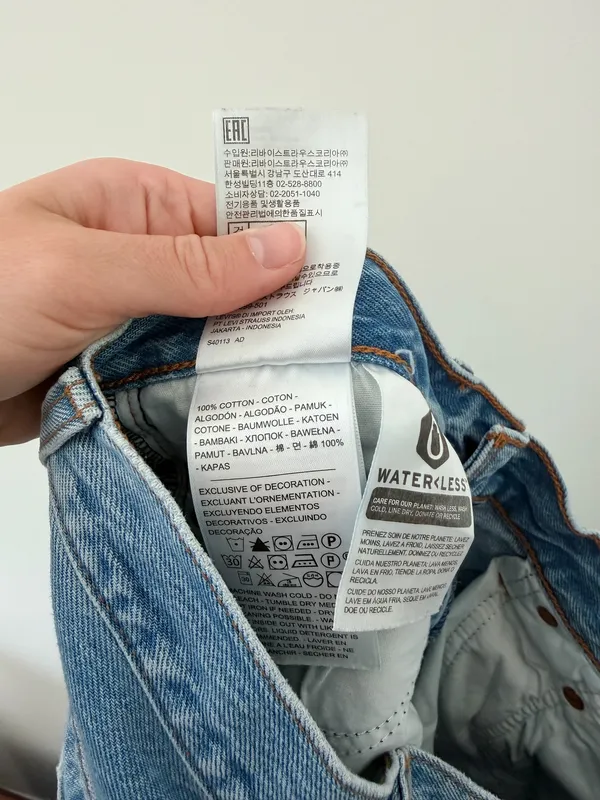 Levi’s Wedgie Straight Light Wash Distressed Jeans - Image 6