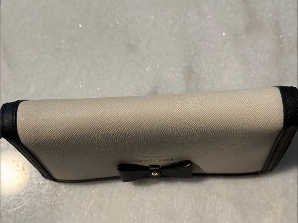 Kate Spade Hazel Court Legacy Beige and Black Bow Zip-Around Wallet - Image 9