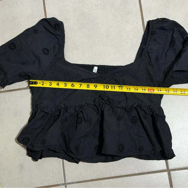 American Eagle Women's Black Peplum‎ Eyelet Off Shoulder Crop Top size L - Image 8