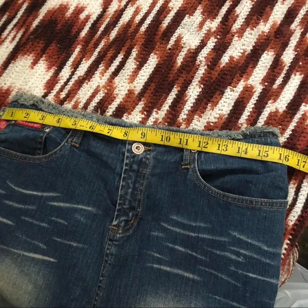 Y2K 2000s Mcbling Trendy Faded Frayed denim jean mini midi knee length skirt front slit whimsygoth #grunge #preppy #officesiren #academia Size 9/31 - Measurement in pics - Image 6