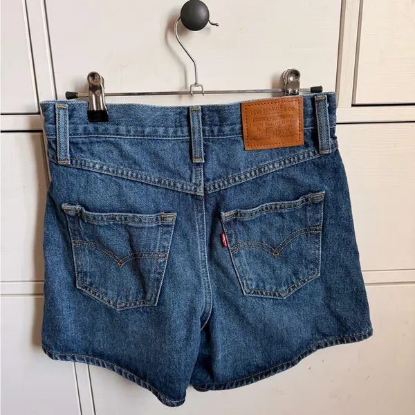 Levi's Blue Denim Mom Shorts with Gold Stitching - Image 5