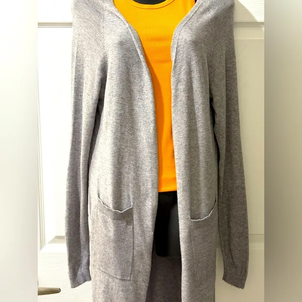Love Tree Gray Open Front Cardigan Sweater size Medium - Image 3