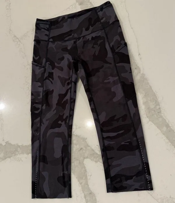 Lululemon Fast & Free High Rise Crop Leggings Women’s 6 Gray Camo Reflective Gym - Image 2