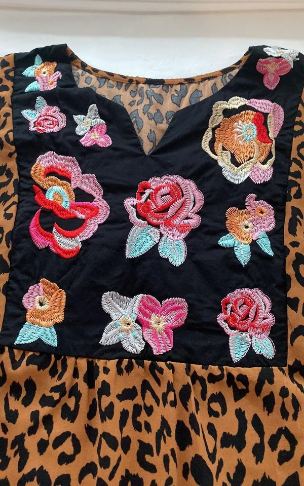 Embroidered and animal print blouse flutter sleeves short V-neckline size large - Image 6