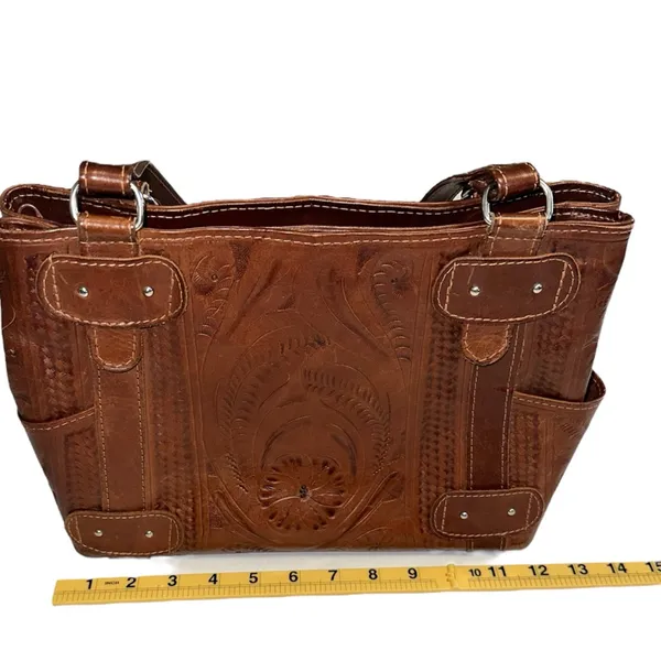 Vintage • Beautiful Embossed Leather Shoulder Bag • Made in Paraguay - Image 9