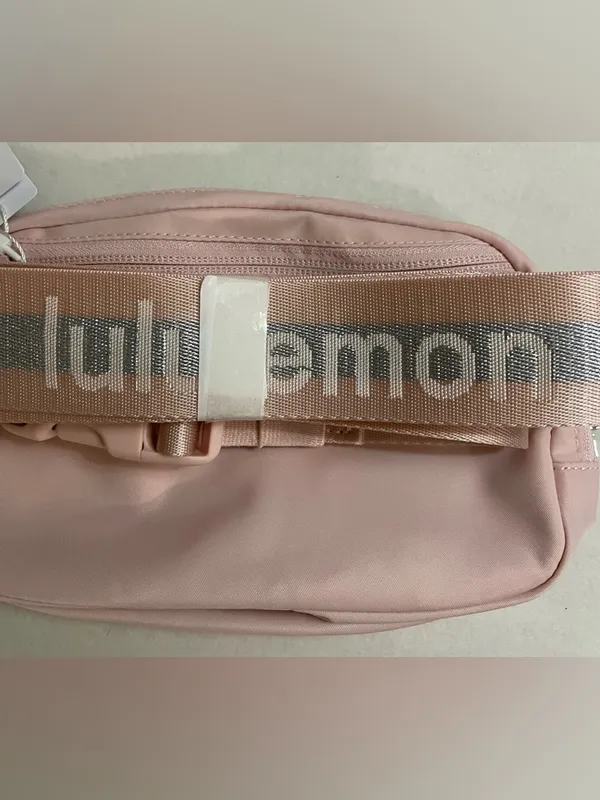 Lululemon NWT Everywhere Belt Bag blush pink Reflective Strap 1L - Image 8