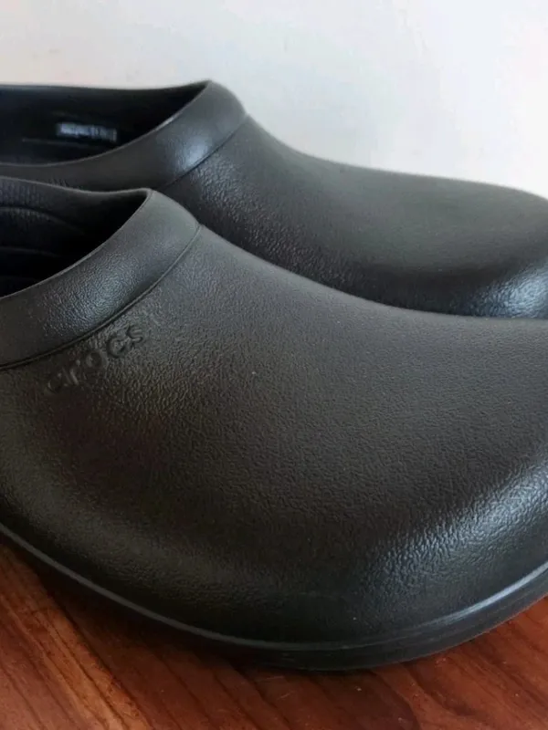 Crocs "On The Clock" Black Work Shoes M9 W11 Crocs Lock Slip Resistant Clogs - Image 7