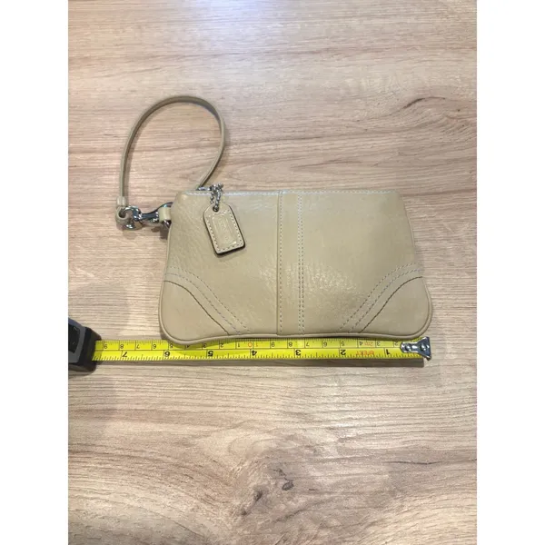 Coach Soho Oatmeal Pebbled Leather Wristlet Zip‎ Pouch Buff Silver Hardware - Image 6