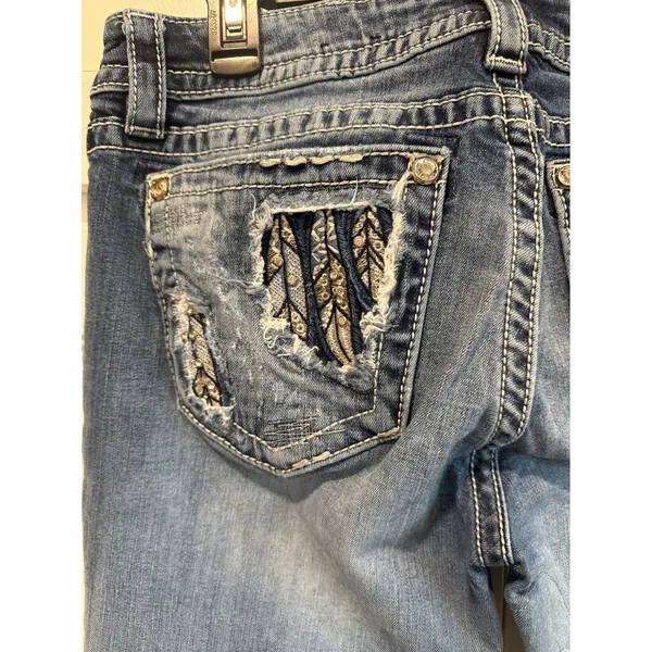 Miss Me Signature Bootcut Jeans Medium Wash Embroidered Feather Size 30 flaw - Image 8
