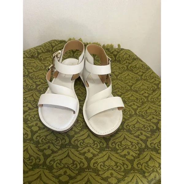 Anthropologie Women's Sandals White With Gold Accents Size 6 M - Image 4
