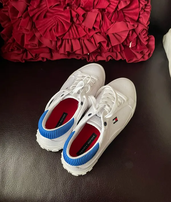 Tommy Hilfiger women’s brand new finice lace up sneaker size 8 avail - Image 10