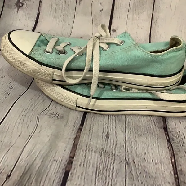 Converse Mint Green Low Tops - size 8 - Image 3