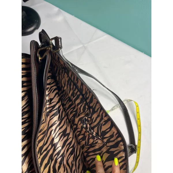 Stylish Zebra-Print‎ Crossbody Bag - Image 4