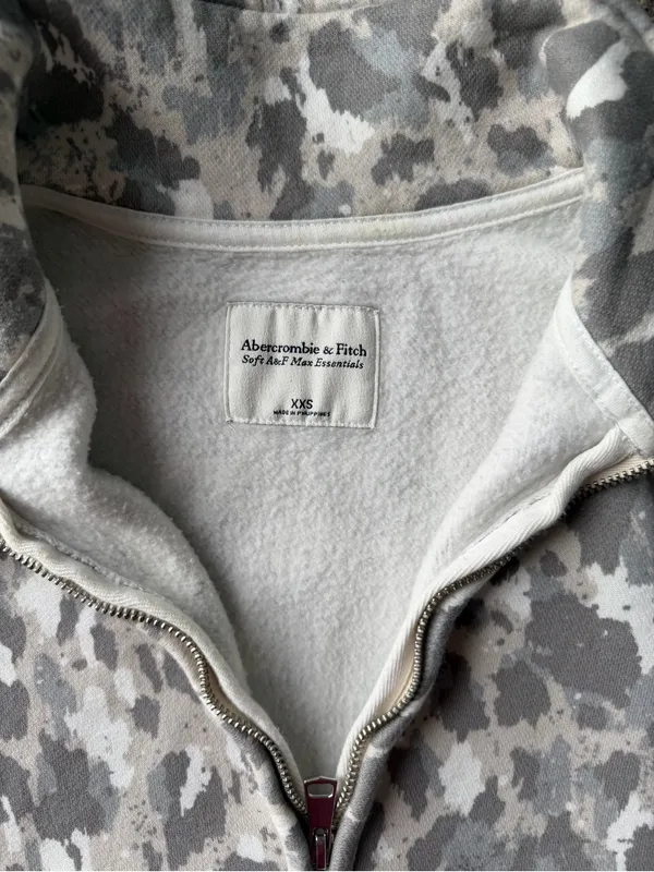 Abercrombie & Fitch leopard Half-Zip Sweatshirt - Image 2