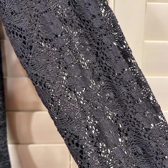 Prana large long sleeved gray shirt with‎ lace sleeves - Image 3