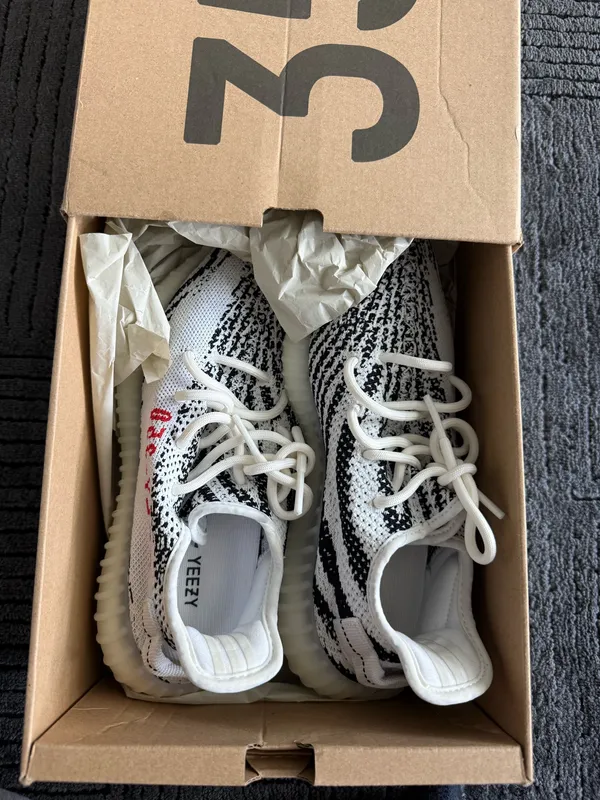 Yeezy Boost 350 Adidas V2 Zebra - Image 4